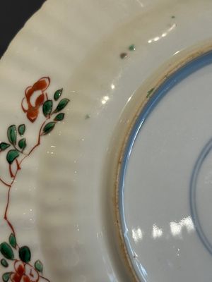 A Chinese famille rose 'Magu' plate, a famille verte plate and two Imari-style plates with floral design, Kangxi/Yongzheng — photo 24