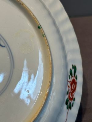 A Chinese famille rose 'Magu' plate, a famille verte plate and two Imari-style plates with floral design, Kangxi/Yongzheng — photo 26