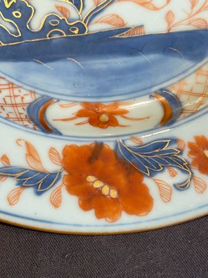 A Chinese famille rose 'Magu' plate, a famille verte plate and two Imari-style plates with floral design, Kangxi/Yongzheng — photo 33