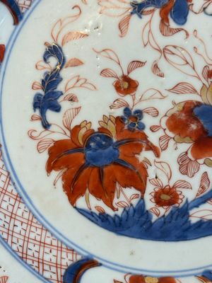 A Chinese famille rose 'Magu' plate, a famille verte plate and two Imari-style plates with floral design, Kangxi/Yongzheng — photo 39