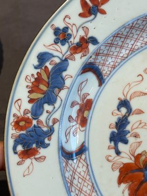 A Chinese famille rose 'Magu' plate, a famille verte plate and two Imari-style plates with floral design, Kangxi/Yongzheng — photo 40