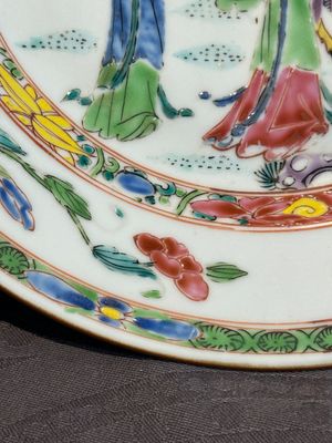 A Chinese famille rose 'Magu' plate, a famille verte plate and two Imari-style plates with floral design, Kangxi/Yongzheng — photo 10