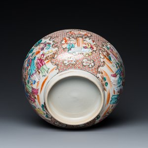 A Chinese famille rose 'mandarin' bowl and a dish, Qianlong — 照片 9