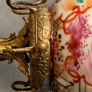 A Chinese famille rose 'mandarin' cup and saucer in gilt metal mount, Qianlong and 19th C. — 照片 11