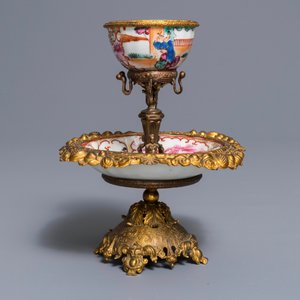 A Chinese famille rose 'mandarin' cup and saucer in gilt metal mount, Qianlong and 19th C. — 照片 3