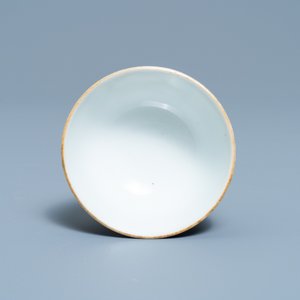 A Chinese famille rose 'Mandarin' cup and saucer with matching plate, Qianlong — 照片 8