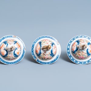 A Chinese famille rose 'Mandarin' garniture of five vases, Qianlong — 照片 11