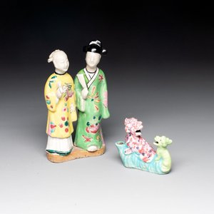 A Chinese famille rose 'Mandarin' group and a 'Qilin' water dropper, Qianlong — photo 1