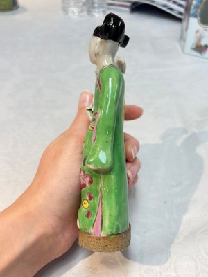 A Chinese famille rose 'mandarin' group and a 'qilin' water dropper, Qianlong — photo 8