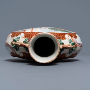 A Chinese famille rose 'mandarin' moonflask vase, Qianlong/Jiaqing — photo 5