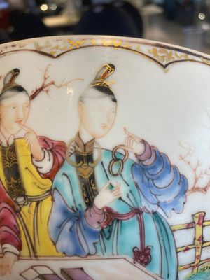 A Chinese famille rose 'mandarin subject' bowl, Qianlong — photo 5