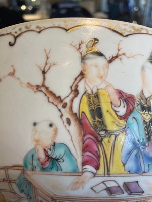 A Chinese famille rose 'mandarin subject' bowl, Qianlong — photo 6