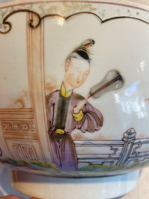 A Chinese famille rose 'mandarin subject' bowl, Qianlong — photo 8