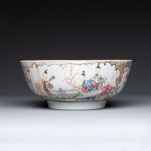 A Chinese famille rose 'mandarin subject' bowl, Qianlong — photo 1