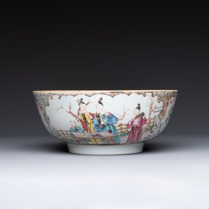 A Chinese famille rose 'mandarin subject' bowl, Qianlong — photo 3