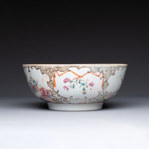 A Chinese famille rose 'mandarin subject' bowl, Qianlong — photo 4