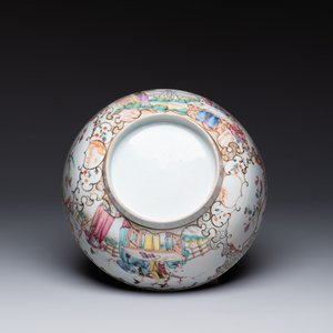 A Chinese famille rose 'mandarin subject' bowl, Qianlong — photo 6