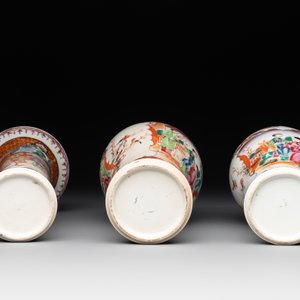 A Chinese famille rose 'mandarin subject' garniture of three vases, Qianlong — photo 6