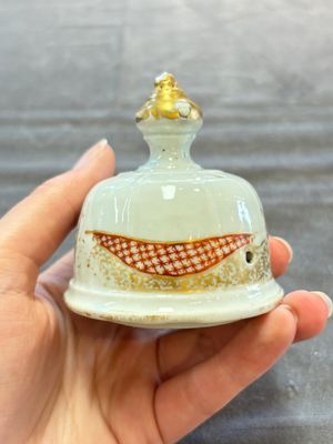 A Chinese famille rose 'mandarin subject' jug and cover, Qianlong — 照片 11