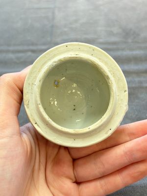 A Chinese famille rose 'mandarin subject' jug and cover, Qianlong — 照片 13