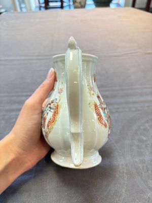 A Chinese famille rose 'mandarin subject' jug and cover, Qianlong — 照片 3