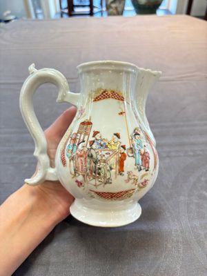 A Chinese famille rose 'mandarin subject' jug and cover, Qianlong — 照片 4