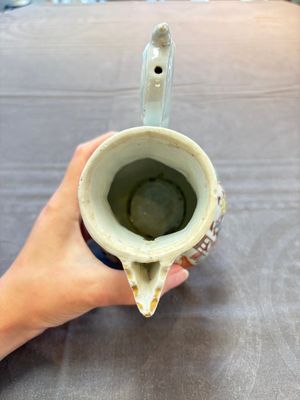 A Chinese famille rose 'mandarin subject' jug and cover, Qianlong — 照片 6