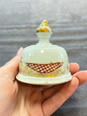 A Chinese famille rose 'mandarin subject' jug and cover, Qianlong — 照片 9