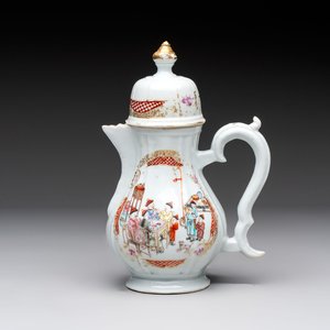 A Chinese famille rose 'mandarin subject' jug and cover, Qianlong — 照片 1