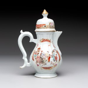 A Chinese famille rose 'mandarin subject' jug and cover, Qianlong — 照片 3