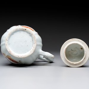 A Chinese famille rose 'mandarin subject' jug and cover, Qianlong — 照片 6