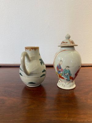 A Chinese famille rose 'mandarin subject' tea caddy and a jug with the 'Judgement of Paris', Qianlong — photo 3