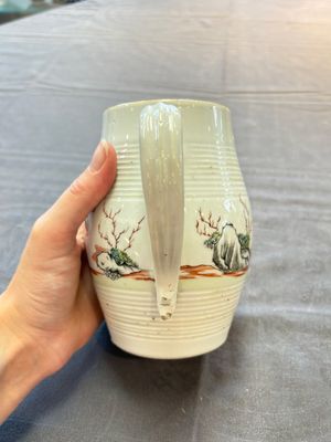 A Chinese famille rose 'mandarin subject' teapot and a mug, Qianlong — 照片 4