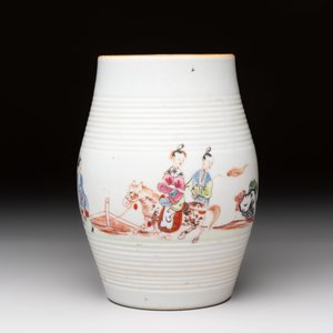 A Chinese famille rose 'mandarin subject' teapot and a mug, Qianlong — 照片 11