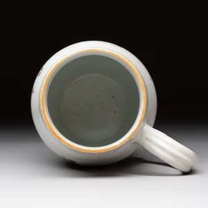 A Chinese famille rose 'mandarin subject' teapot and a mug, Qianlong — 照片 12