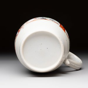 A Chinese famille rose 'mandarin subject' teapot and a mug, Qianlong — 照片 13