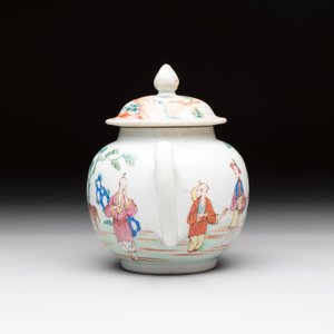 A Chinese famille rose 'mandarin subject' teapot and a mug, Qianlong — 照片 3