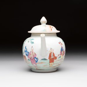 A Chinese famille rose 'mandarin subject' teapot and a mug, Qianlong — 照片 5
