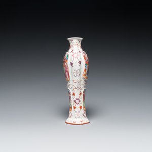 A Chinese famille rose 'mandarin subject' vase, Qianlong — 照片 3