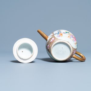 A Chinese famille rose 'Mandarin' teapot and cover, Qianlong — photo 7
