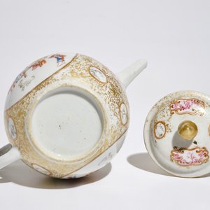A Chinese famille rose mandarin teapot and cover, Qianlong — 照片 7
