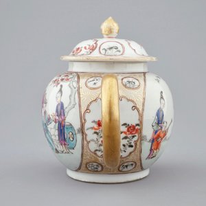 A Chinese famille rose mandarin teapot and two spoon trays, Qianlong — photo 7