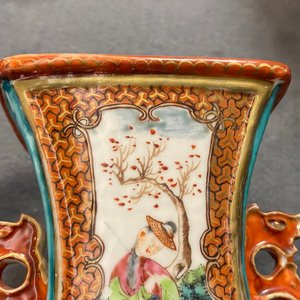 A Chinese famille rose 'mandarin' vase and cover, Qianlong — photo 11