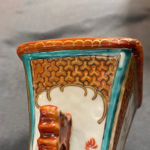 A Chinese famille rose 'mandarin' vase and cover, Qianlong — photo 12