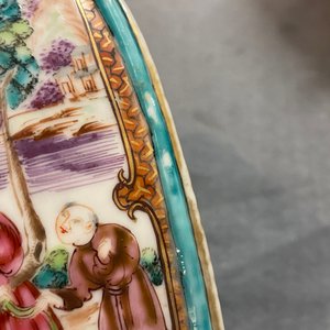A Chinese famille rose 'mandarin' vase and cover, Qianlong — photo 8