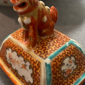 A Chinese famille rose 'mandarin' vase and cover, Qianlong — photo 10