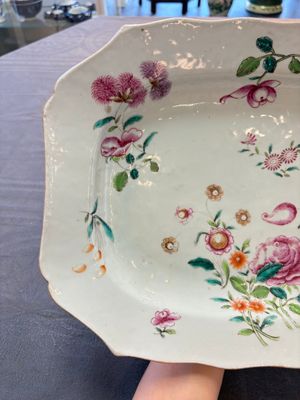 A Chinese famille rose 'mascarons' tureen and cover on stand with floral design, Qianlong — photo 15
