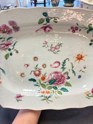 A Chinese famille rose 'mascarons' tureen and cover on stand with floral design, Qianlong — photo 16