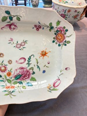 A Chinese famille rose 'mascarons' tureen and cover on stand with floral design, Qianlong — photo 17
