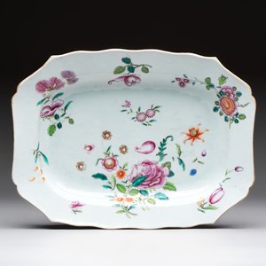A Chinese famille rose 'mascarons' tureen and cover on stand with floral design, Qianlong — photo 4